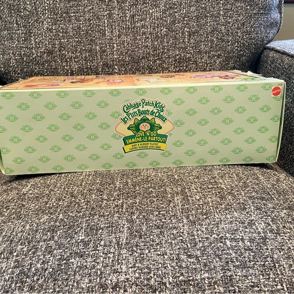 1995 Cabbage Patch Kids Love N Go Baby and crib set - Picture 4 of 9